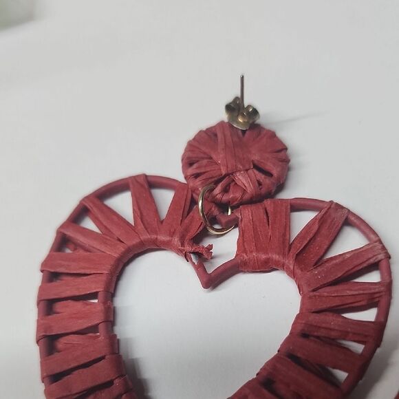 Plunder Red Heart-Shaped Earrings - Picture 4 of 5